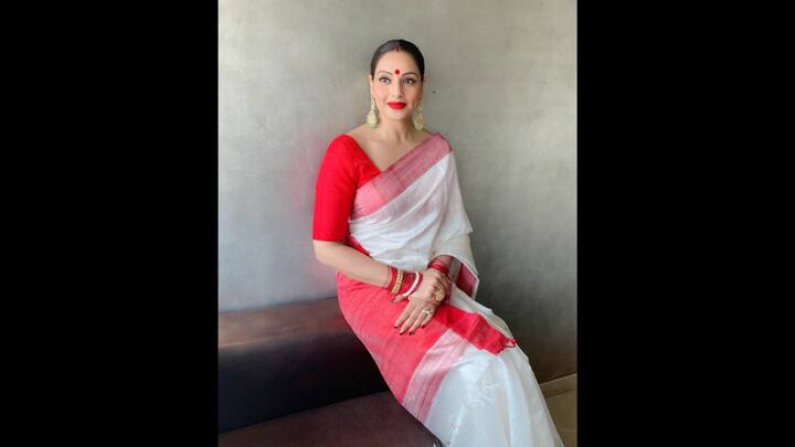 1. Bipasha Basu: Bipasha Bapu exuded the traditional Bengali charm in a classic red and white saree. The Bengali beauty paired her look with statement gold jewellery and matching bangles. The bright lip colour and big red bindi gave her a bold look. (Image Source: Pinterest/fancyponchoma)