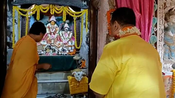 নববর্ষের সকালে তমলুকে শোভাযাত্রায় শুভেন্দু অধিকারী।বর্গভীমা মন্দিরে 'হাল ফেরানোর খাতায়' সিঁদুর লাগালেন শুভেন্দু। 