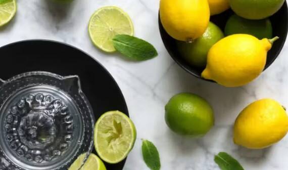 વ્યક્તિના લગ્નમાં વિલંબ થઈ રહ્યો હોય અથવા સંબંધોમાં વારંવાર તિરાડ પડી રહી હોય તો મંગળવારે એક લીંબુ લઈને તે વ્યક્તિના માથા પર 7 વાર ફેરવો. પછી તે લીંબુના બે ટુકડા કરો, કોઈપણ ચાર રસ્તા પર જાઓ અને તેને ચારેય દિશામાં ફેંકી દો. ધ્યાન રાખો કે આ કરતી વખતે પાછળ વળીને ન જોવું જોઈએ. સીધા ઘર તરફ ચાલવું જોઈએ.