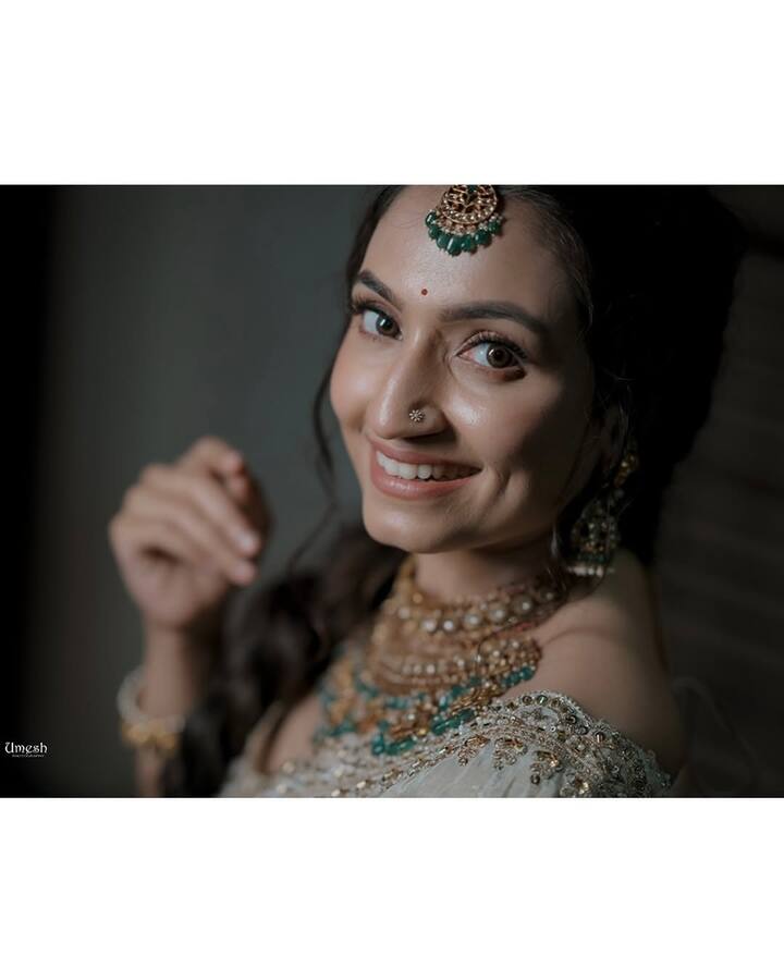 Vaishnavi began her acting journey with the hit show Devi on Zee Kannada and soon became a household name with roles in shows like Agnisakshi and Seetharama.