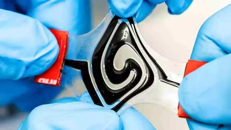 Amazing technology Scientists have created a toothpaste like battery that can take any shape Amazing Technology : অবাক করা প্রযুক্তি! টুথপেস্টের মতো ব্যাটারি, নিতে পারে যেকোনও আকার