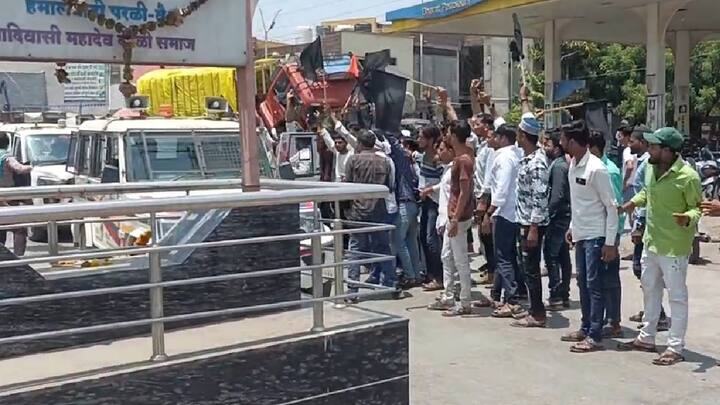 भाजपा नेते किरीट सोमय्या हे परळी शहरात आले होते. तब्बल दोन तास त्यांनी पोलीस ठाण्यात बांगलादेशी नागरिकांना बोगस जन्म दाखला देणाऱ्या संबंधित सर्वावर गुन्हे दाखल करण्याची मागणी केली.