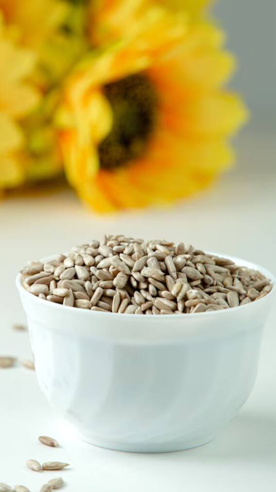 গুনে শেষ করা যাবে না গুণাগুণ, যে কারণে খাবেন সূর্যমুখীর বীজ