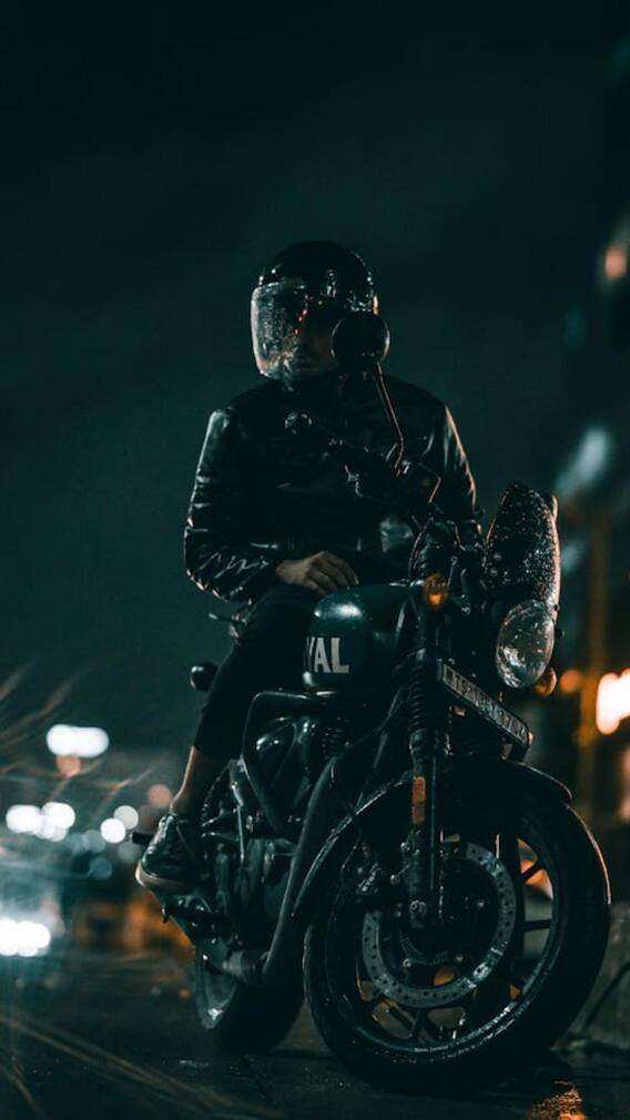 क्या चप्पल पहनकर बाइक चलाने पर कट जाता है चालान?