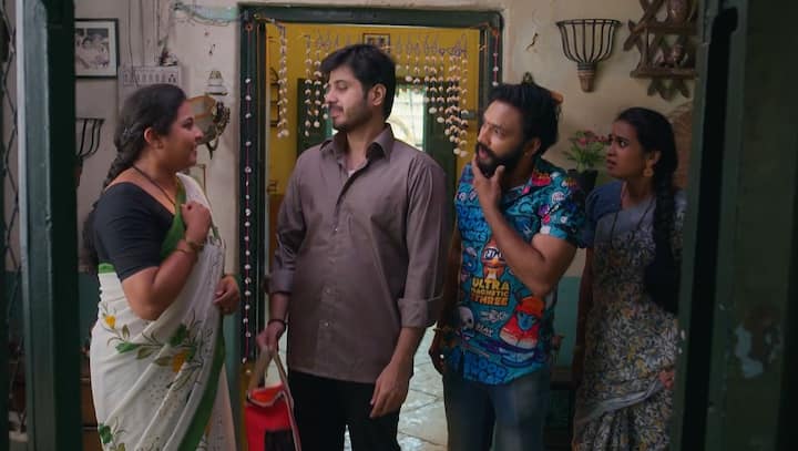 ఆనంద్ ఇంటికి రావడంతో బాగానే ఉన్నాడు జాబ్ చేసినట్టు ఏమి కనిపించట్లేదని కాంతం, రంగ అనుకుంటారు. ప్రమోదిని కూడా అడుగుతుంది. దీంతో ఆనంద్ జాబ్ దొరికింది రోజూ వెళ్లాలని అంటాడు.