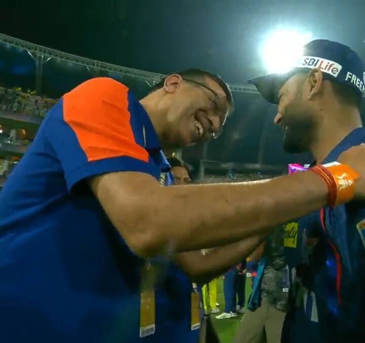 सामना गमावल्यानंतर देखील संजीव गोयंका खूप आनंदी दिसले. त्यांनी पहिले ऋषभ पंतला भेटत मिठी मारली आणि स्मितहास्य करत काहीतरी बोलताना देखील दिसले.