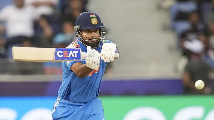 मार्च महिन्यात श्रेयस अय्यरची कामगिरी कशी होती?- श्रेयस अय्यरने मार्च महिन्यात एकूण 3 एकदिवसीय सामने खेळले आणि 57.33 च्या सरासरीने 172 धावा केल्या. या काळात, त्याने ग्रुप अ सामन्यात न्यूझीलंडविरुद्ध 79 धावा, सेमीफायनलमध्ये ऑस्ट्रेलियाविरुद्ध 45 धावा आणि फायनलमध्ये न्यूझीलंडविरुद्ध 48 धावा केल्या.