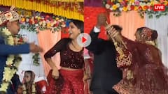 साली संग स्टेज पर रंगीन हो रहा था दूल्हा! दुल्हन भी किसी और के साथ हो ली, यूजर्स बोले- पारिवारिक माहौल है