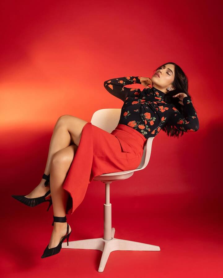 No necklace is needed thanks to the bodysuit's high neckline with ruched floral detailing at the collar, which acts like a built-in accessory.