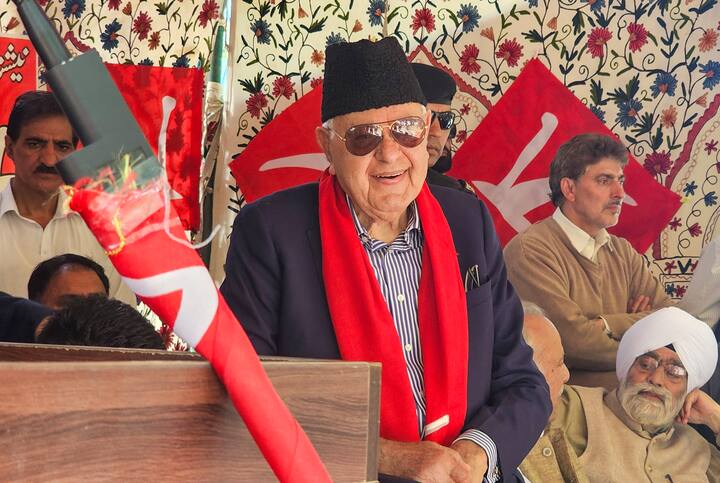 दरअसल, फारूक अब्दुल्ला को लेकर पूर्व रॉ चीफ की जिस किताब में उनको लेकर दावा किया गया है उसका नाम 'द चीफ मिनिस्टर एंड द स्पाई' है. ये किताब 18 अप्रैल को रिलीज की जाएगी. (फाइल फोटो)