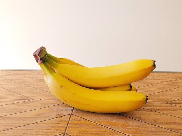 केले में मौजूद डायटरी फाइबर ना सिर्फ ब्लड प्रेशर को कंट्रोल करने में मदद करता है, बल्कि ये कोलेस्ट्रॉल को भी बैलेंस करता है. ये आपके दिल की सेहत के लिए भी बूस्टर का काम करता है.