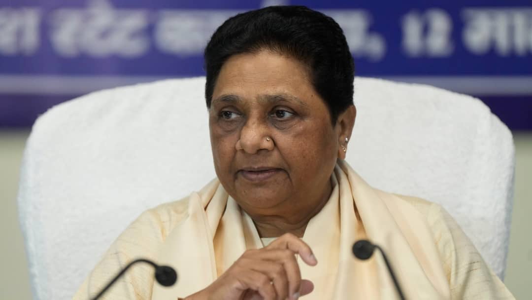 बसपा की बैठक में मायावती ने रच दिया मिशन-27 का चक्रव्यूह! भतीजे आकाश आनंद को मिला ये काम BSP Meeting Strategy for 2027 Elections Mayawati Strict Instructions responsibility given to Akash Anand ANN बसपा की बैठक में मायावती ने रच दिया मिशन-27 का चक्रव्यूह! भतीजे आकाश आनंद को मिला ये काम