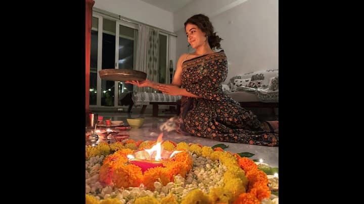3. Graceful Floral Saree: Wamiqa Gabbi draped a dark coloured saree which had rich floral motifs that exuded a timeless charm. She wore a noodle strap blouse with her saree that added a modern touch to her traditional Indian look. The actress opted for minimal jewellery making her saree the centre of attention. (Image Source: Instagram/@wamiqagabbi)