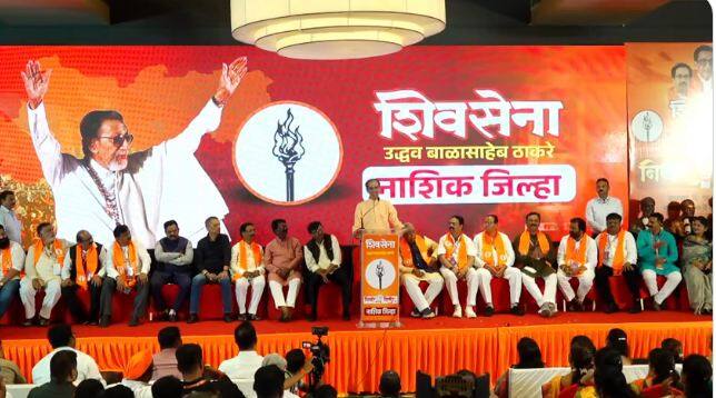 उन्होंने ये भी कहा कि EVM में गड़बड़ी है, ये साफ है लेकिन अगर हमारी जमीनी तैयारियां कमजोर होंगी तो हम सिर्फ मशीन को दोष नहीं दे सकते  इसलिए हमें अब खुद मैदान में जोश और जुनून के साथ उतरना होगा. अगर बूथ स्तर पर लड़ाई जीत ली, तो मुंबई हमारी होगी और महाराष्ट्र भी.