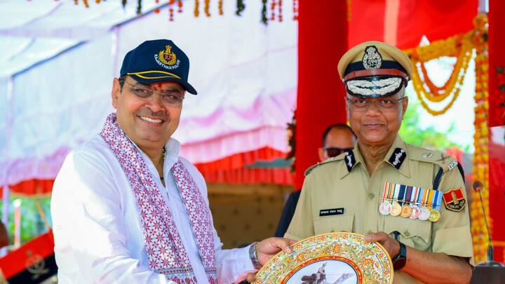 उन्होंने कहा कि पुलिसकर्मियों को समय पर पदोन्नति देने के लिए हमारी सरकार सभी आवश्यक कदम उठाएगी. हमारी सरकार पुलिसकर्मियों की परेशानियों को ध्यान में रखते हुए कार्य करेगी.