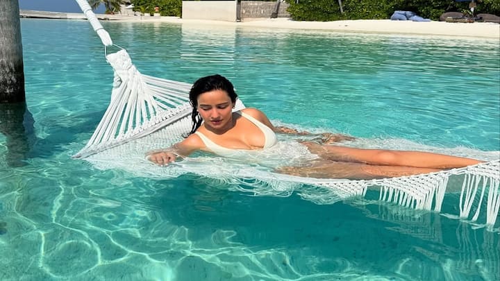 Neha Sharma Latest Pics: બી-ટાઉન અભિનેત્રી નેહા શર્મા અવારનવાર પોતાની સુંદરતાની ઝલક બતાવતી જોવા મળે છે. આવી સ્થિતિમાં નેહાની લેટેસ્ટ તસવીરોએ પણ સોશિયલ મીડિયા પર વાયરલ થઈ રહી છે.