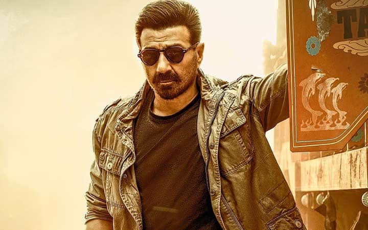 सनी देओल ने 1983 में बॉलीवुड डेब्यू किया था. एक्टर की पहली फिल्म बेताब है. इस हिसाब से एक्टर को फिल्म इंडस्ट्री में 42 साल से ज्यादा का वक्त हो गया है.