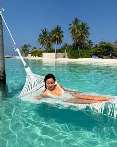 Neha Sharma Pics: વ્હાઈટ સ્વિમસૂટમાં નેહા શર્માએ માલદીવ ટ્રીપની તસવીરો કરી શેર, કેમેરા સામે આપ્યા ગ્લેમરસ પોઝ