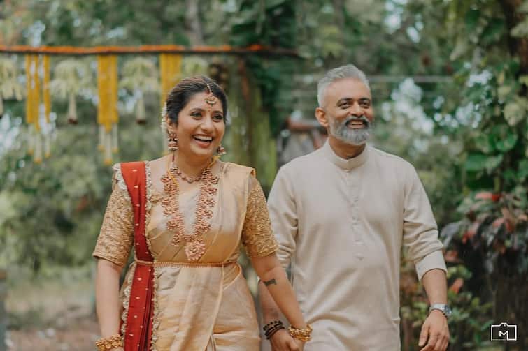Vijay tv anchor and bigg boss contestant Priyanka Deshpande 2nd marriage photos இரண்டாவது திருமணம் செய்த விஜய் டிவி பிரியங்கா! வைரலாகும் வீடியோ!