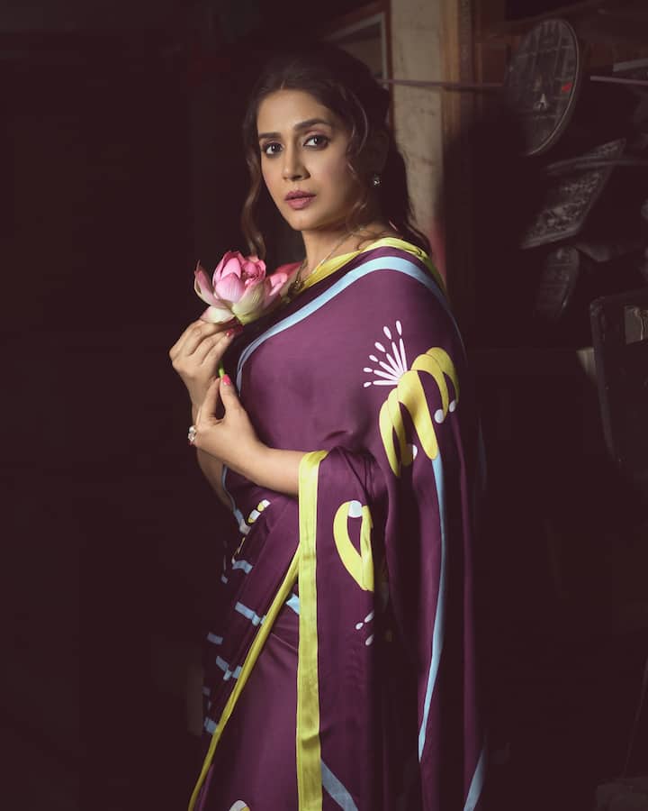 तिने मराठी ते हिंदी चित्रपटसृष्टीपर्यंत अनेक चित्रपटांमध्ये काम केले आहे. तिने 70 हून अधिक चित्रपट केले आहेत.