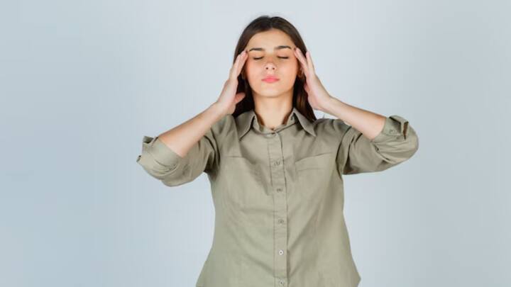 মাথার যন্ত্রণার ক্ষেত্রে Tension Headache-এই বেশি দেখা যায়। তবে ঘন ঘন যদি যন্ত্রণা হয়, তার নেপথ্য় কারণ হতে পারে গুরুতর। তাই অবশ্যই চিকিৎসকের পরামর্শ নিন।