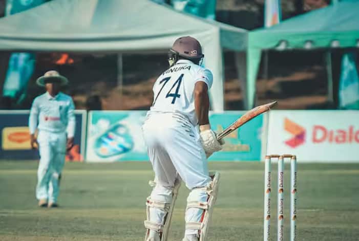 ਬੱਲੇ ਦੀ Depth 2.64 ਇੰਚ ਤੋਂ ਵੱਧ ਨਹੀਂ ਹੋਣੀ ਚਾਹੀਦੀ, ਅਤੇ ਕਿਨਾਰੇ 1.56 ਇੰਚ ਤੋਂ ਵੱਧ ਨਹੀਂ ਹੋਣੇ ਚਾਹੀਦੇ। ਹੈਂਡਲ ਦੀ ਕੁੱਲ ਲੰਬਾਈ 52% ਹੋਣੀ ਚਾਹੀਦੀ ਹੈ।