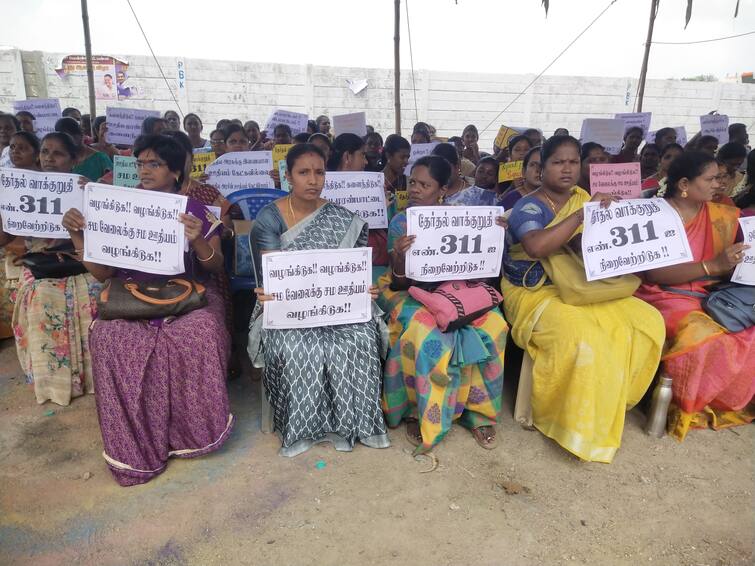 TNSGT Secondary teachers Vacancies unfilled for 12 years know in detail TNSGT: 12 ஆண்டுகளாக நிரப்பப்படாத காலியிடங்கள்; அறிவுச் சுரண்டலா?- இடைநிலை ஆசிரியர்கள் வேதனை!