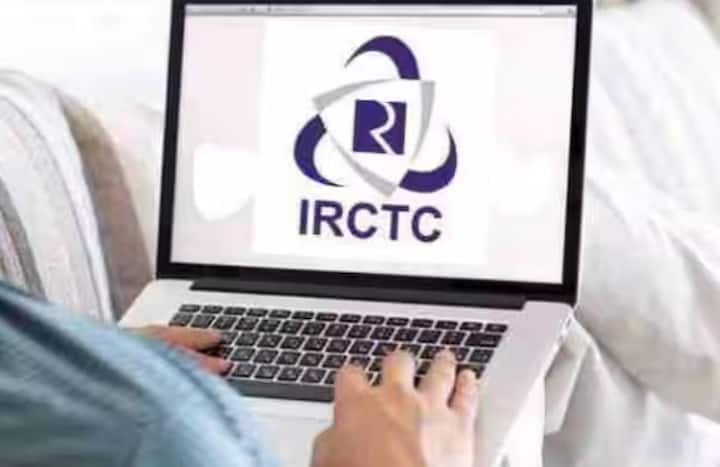 IRCTC ਵਲੋਂ ਮਾਸਟਰ ਲਿਸਟ ਅਤੇ ਟ੍ਰੈਵਲ ਲਿਸਟ ਦਾ ਆਪਸ਼ਨ ਦਿੱਤਾ ਹੁੰਦਾ ਹੈ। ਇਸ ਵਿੱਚ ਯਾਤਰੀਆਂ ਦੀ ਡਿਟੇਲਸ ਪਹਿਲਾਂ ਤੋਂ ਹੀ ਸੇਵ ਹੁੰਦੀ ਹੈ। ਯਾਨੀ, ਜਦੋਂ ਤੁਸੀਂ ਤਤਕਾਲ ਦੀ ਟਿਕਟ ਬੁੱਕ ਕਰਦੇ ਹੋ ਤਾਂ ਤੁਹਾਨੂੰ ਸਿਰਫ਼ ਯਾਤਰੀ ਦੇ ਨਾਮ 'ਤੇ ਕਲਿੱਕ ਕਰਨਾ ਹੋਵੇਗਾ ਅਤੇ ਸਾਰੀ ਜਾਣਕਾਰੀ ਆਪਣੇ ਆਪ ਭਰੀ ਜਾਵੇਗੀ। ਇਹ ਤੁਹਾਡਾ ਸਮਾਂ ਬਚਾਉਂਦਾ ਹੈ। ਟਿਕਟ ਮਿਲਣ ਦੀ ਸੰਭਾਵਨਾ ਵੱਧ ਜਾਂਦੀ ਹੈ।