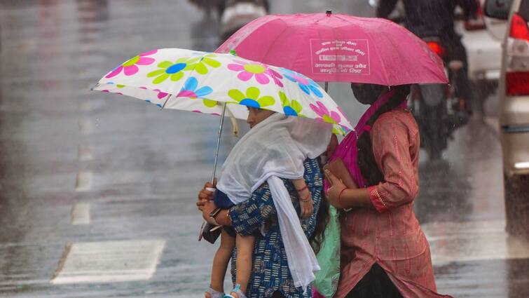 Chennai weather chennai rains weather today Indian Meteorological Department IMD Chennai Weather: சென்னை, சுற்றுவட்டாரப் பகுதிகளில் பலத்த மழை தொடரும்; வானிலை மையம் அறிவிப்பு!- எங்கே?