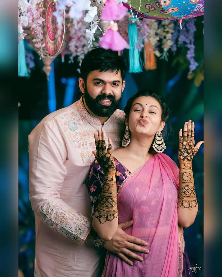 రవితేజ ‘నేనింతే’ సినిమాలో తెలుగులో అడుగుపెట్టిన అభినయ ఆ తర్వాత  కింగ్, శంభో శివ శంభో, దమ్ము, ఢమరుకం, సీతమ్మ వాకిట్లో సిరిమల్లె చెట్టు, ధృవ, రాజుగారి గది 2, సీతా రామం, ది ఫ్యామిలీ స్టార్ సినిమాల్లో నటించింది