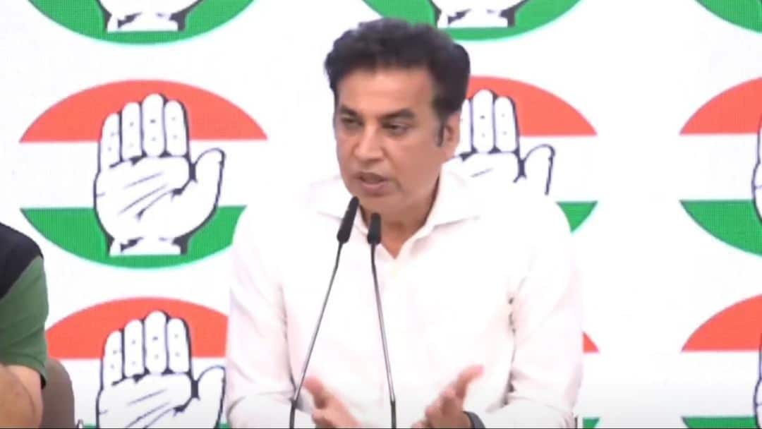 Delhi Congress Devendra Yadav Claims Ban on EWS Certificate will Snatch Education from Poor Kids ANN 'EWS सर्टिफिकेट पर रोक लगाना गरीब छात्रों से शिक्षा छीनने का कदम', कांग्रेस का रेखा गुप्ता सरकार पर हमला