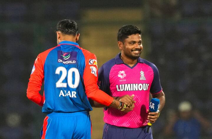 राजस्थान रॉयल्सचा कॅप्टन संजू सॅमसन यानं टॉस जिंकून गोलंदाजी करण्याचा निर्णय घेतला. मुंबई विरुद्ध 12 धावांनी पराभूत झालेल्या दिल्ली फलंदाजीची संधी मिळाली.