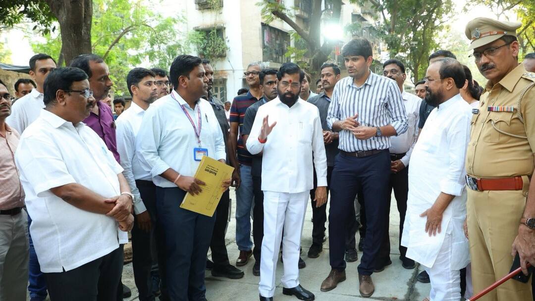 Deputy CM Eknath Shinde checked ground reality of Mumbai roads warn officers BMC ann Maharashtra: डिप्टी CM एकनाथ शिंदे ने अचानक चेक की मुंबई के सड़कों की ग्राउंड रियलिटी, अफसरों को दी ये हिदायत