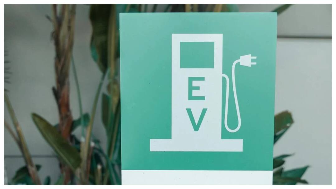 Can anyone install an EV charging station How much does it cost EV charging station :ఈవీ ఛార్జింగ్ స్టేషన్ ఎవరైనా పెట్టుకోవచ్చా? ఎంత ఖర్చు అవుతుంది?