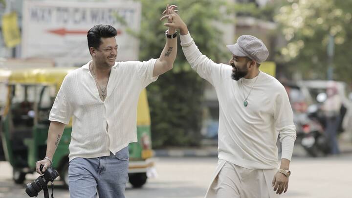 যীশু বলছেন, 'আমাদের প্রিয় চরিত্র ব্যাটম্যানের জোকার। প্রথমে ভেবেছিলাম জোকার বা ওই রকম কিছু নাম রাখব সংস্থার। তারপরে মনে হল জোকারের প্রিয় সংলাপ