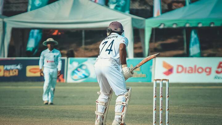 बल्ले की डेप्थ 2.64 इंच से ज्यादा नहीं होनी चाहिए, और किनारे 1.56 इंच से ज्यादा नहीं होने चाहिए. वहीं हैंडल की कुल लंबाई 52% होनी चाहिए.