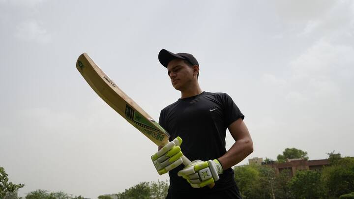 आईपीएल में यह नियम बल्ले के आकार को लेकर है. हालांकि इस दौरान बल्लेबाज पर नियम के उल्लंघन को लेकर जुर्माने जैसा कोई प्रावधान नहीं है. बस बल्लेबाज को अपना बैट बदलने के लिए कहा जाता है.