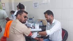 आगरा में अखिल भारत हिंदू महासभा का अनोखा प्रदर्शन, सपा सांसद का विरोध कर दिया DNA सैंपल