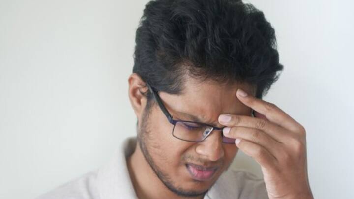 ঘণ্টার পর ঘণ্টা চলতে পারে Cluster Headache, এমনকি দিনে একাধিকবারও হতে পারে। পর পর বেশ কয়েকদিন, একই সময় হতে পারে Cluster Headache. মস্তিষ্কে রক্তনালির প্রসারণ, সেরোটোনিন এবং হিস্টামিন নিঃসরণের ফলেও হতে পারে। অত্যধিক পরিশ্রম, উজ্জ্বল আলো এমনকি উচ্চতার জেরেও হতে পারে Cluster Headache.