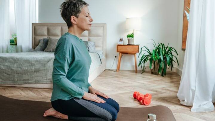 4. Vajrasana (Thunderbolt Pose): This is a simple seated posture that promotes digestion and relaxation. This safe yoga pose involves no intense movement or pressure on the body. Its regular practice improves digestion and enhances blood flow. It's a gentle pose that's also known to help you calm down. (Image Source: Pinterest/healthline)