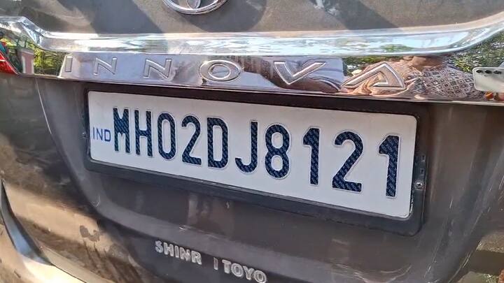 विश्वास सदाशिव पाटील (वय वर्षे 50) राहणार नवेदर बेली आणि त्यांच्या पत्नीचा जागीच मृत्यू झाला आहे.