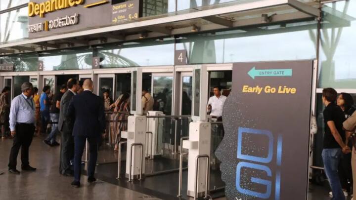 इसके बाद आपको अपनी एक सेल्फी अपलोड करनी होगी. आपकी डिजी यात्रा आईडी बन जाएगी. पहली बार इस्तेमाल के लिए आपको एयर पोर्ट पर मौजूद डिजी यात्रा रजिस्ट्रेशन कियोस्क पर जाना होगा. वहां आपका वेरिफिकेशन किया जाएगा.