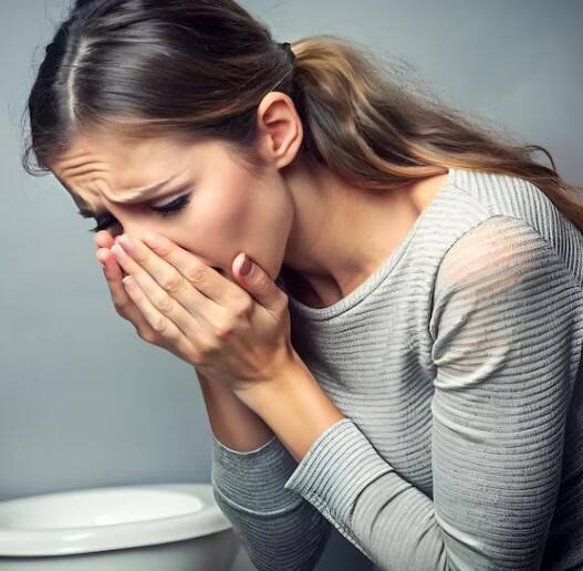 ਹਾਲਾਂਕਿ ਮੂੰਹ ਦੇ ਛਾਲੇ ਆਮ ਤੌਰ 'ਤੇ ਕੈਂਸਰ ਦਾ ਕਾਰਨ ਨਹੀਂ ਬਣਦੇ ਪਰ ਜੇਕਰ ਇਹ ਲੰਬੇ ਸਮੇਂ ਤੱਕ ਠੀਕ ਨਹੀਂ ਹੁੰਦੇ ਅਤੇ ਵਧਦੇ ਰਹਿੰਦੇ ਹਨ, ਤਾਂ ਇਹ ਮੂੰਹ ਦੇ ਕੈਂਸਰ ਦੇ ਸ਼ੁਰੂਆਤੀ ਲੱਛਣ ਹੋ ਸਕਦੇ ਹਨ। ਆਓ, ਇਸ ਬਾਰੇ ਹੋਰ ਜਾਣੀਏ।