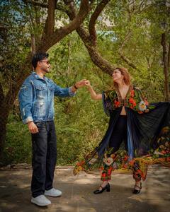 Ankita Lokhande: पतीसोबत रोमान्स करताना दिसली टीव्ही स्टार अंकिता लोखंडे, फोटो व्हायरल!