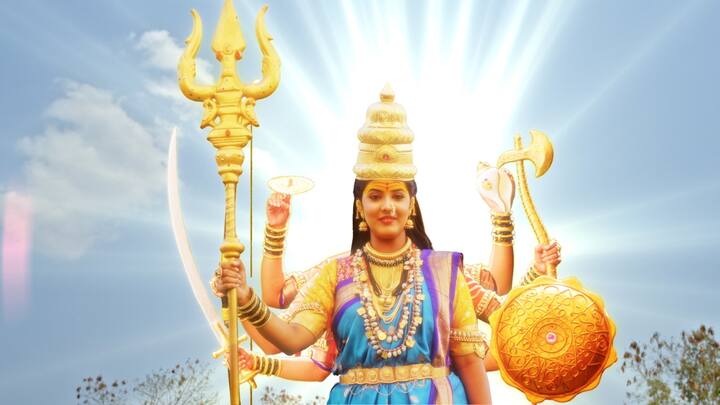 संकटं उभी राहतात, परीक्षा सुरू होते. भवानीशंकरासोबत गावकरी रूपात जाऊन देवी त्यांना जेरीस आणते.