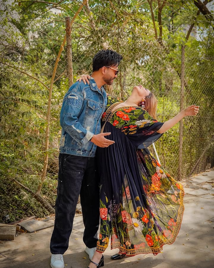 अंकिता ने फोटोज शेयर करते हुए लिखा कि, ‘तुम सच में मुझे सुरक्षित रखते हो, और मैं इसके लिए आभारी हूं. मेरा स्वर्ग बनने के लिए धन्यवाद. मैं तुमसे इतना प्यार करती हूं जितना तुम कभी नहीं जान पाओगे.’