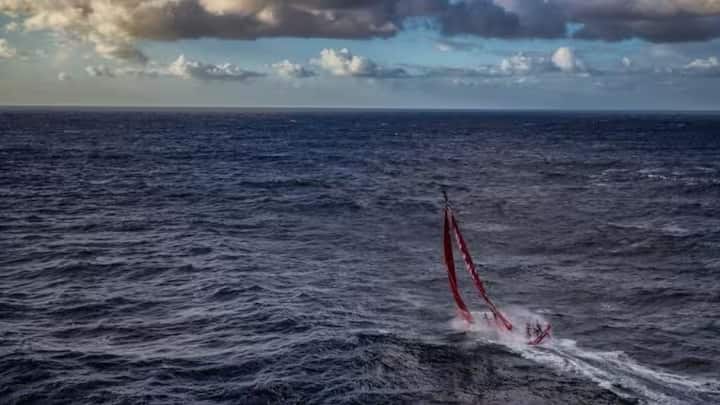 અવકાશની નજીક હોવાથી અને આટલો નિર્જન વિસ્તાર હોવાને કારણે, નિવૃત્ત ઉપગ્રહો અહીં છોડવામાં આવે છે. એટલા માટે તેને ઉપગ્રહોનું કબ્રસ્તાન પણ કહેવામાં આવે છે.