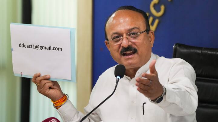 Delhi Education Minister Ashish Sood said, “We shall create a strong documentation system and tighten the noose around such schools. We shall also investigate how arbitrary fee hikes were approved in the past and whether any corrupt dealings took place with the previous government. Such malpractice will not be tolerated.