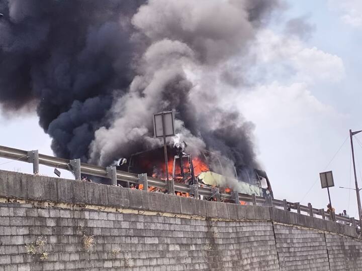 या बसमधून 20 ते 25 प्रवाशी प्रवास करत होते, आग लागल्याचे लक्षात येताच प्रवाशांनी बसमधून बाहेर उड्या मारल्या