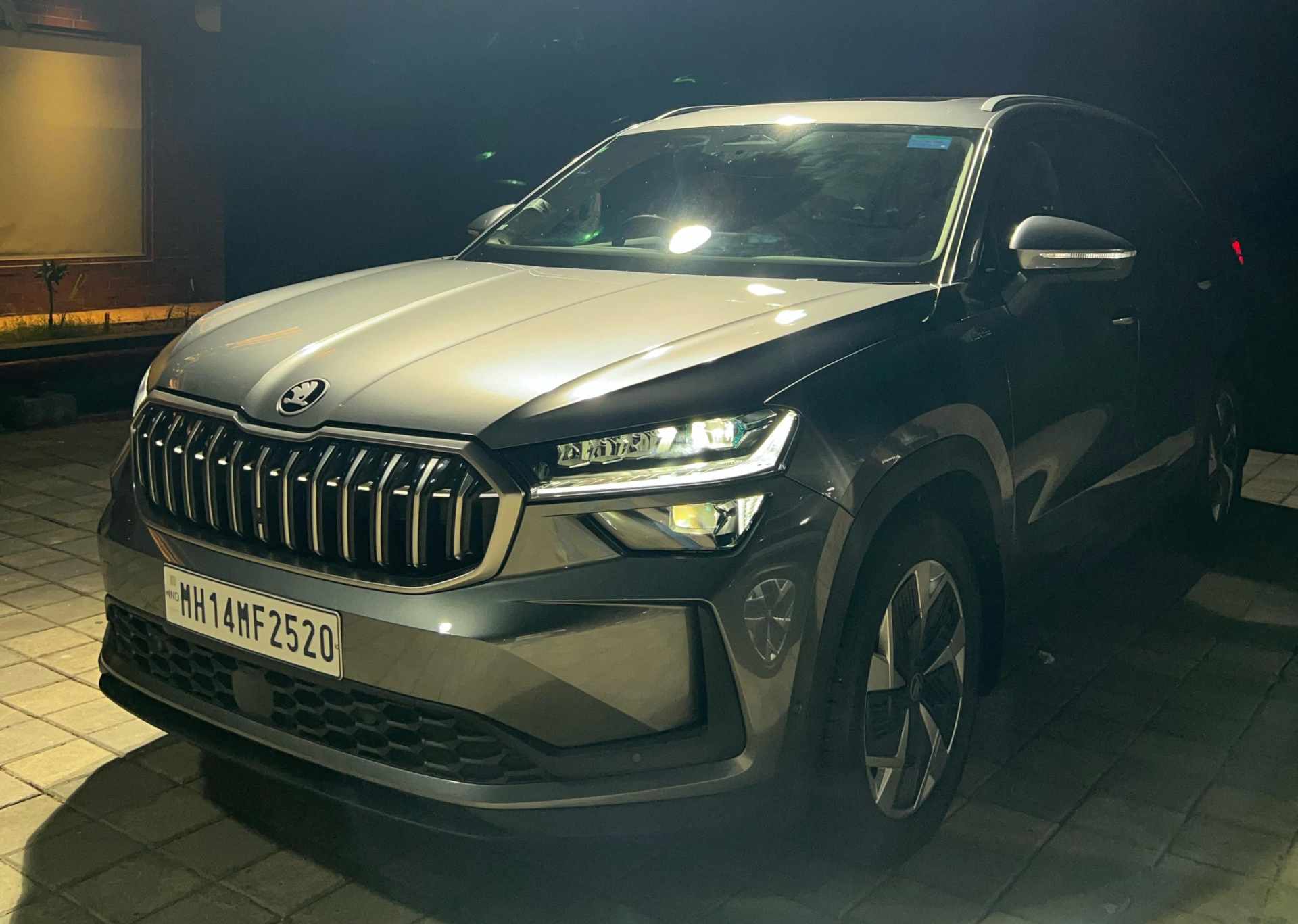 190 HP की पावर, सेफ्टी के लिए 9 Airbags, क्या Skoda Kodiaq है फॉर्च्यूनर का लग्जरी मॉडल?